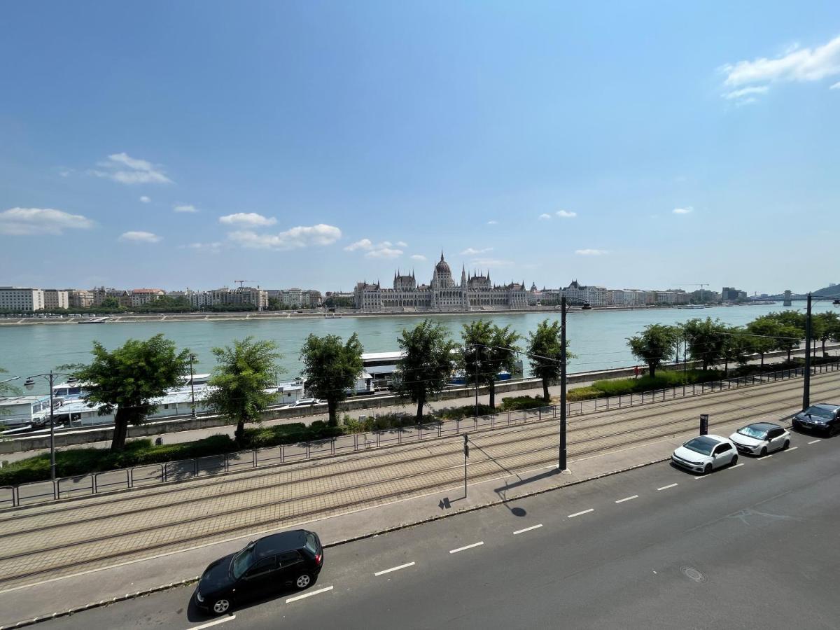 Apartament B38 *