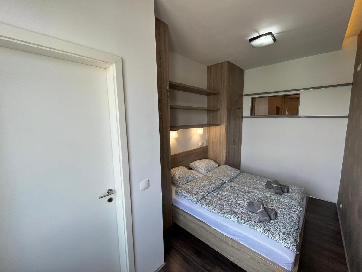B38 Apartament *